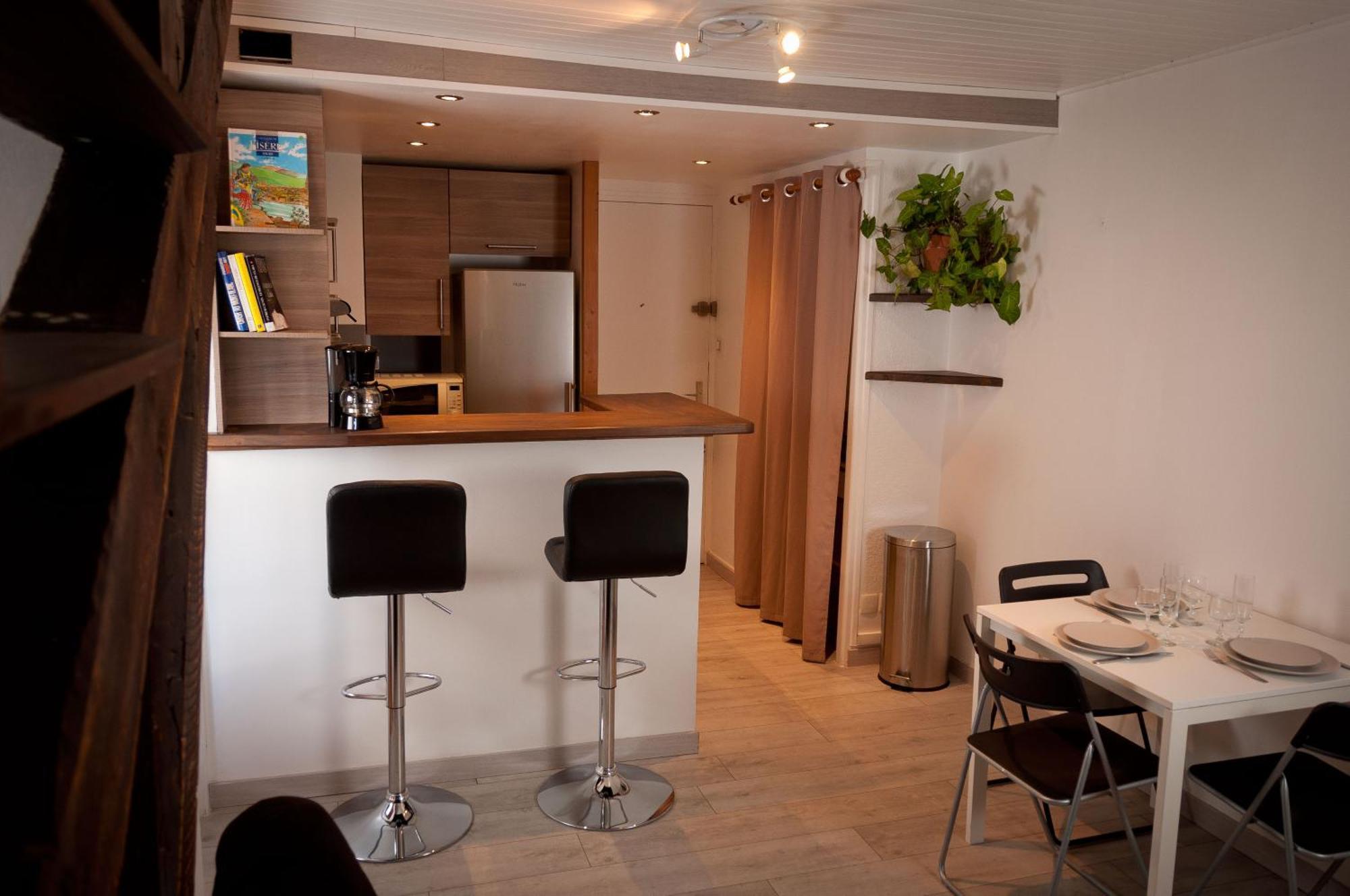 Le T2 Douillet D'Uriage - Residence Le Louvre - Cure Thermale Uriage- Proche Chamrousse - Jusqu'A 3 Personnes - Region Agreable En Toute Saison Vaulnaveys-le-Haut Buitenkant foto